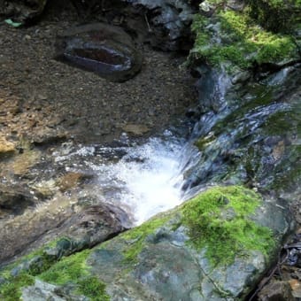 #9426 恵利原の水穴 天の岩戸（お伊勢さん夫婦旅行_6）