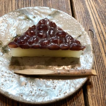 だんご屋さんのくるみかき氷。６月の５日間限定の和菓子水無月。