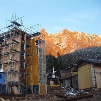 赤岳鉱泉アイスキャンディー　設営作業