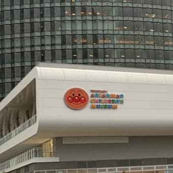 全身白タイツのアンパンマンはこちらです