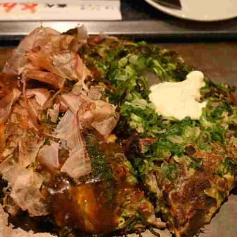 「あべとん」のお好み焼きを
