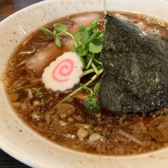煮干の香り、仄かな甘味、黒胡椒のスパイスのバランスが抜群、立川「あかつきほじなし」