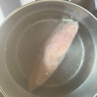 塩鮭茹でてサーモンパテを作る