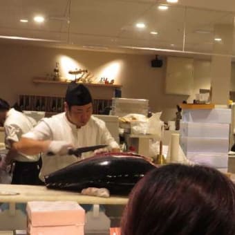 地下に広がる「フード店」