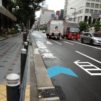 自転車：大阪市、本町通の自転車レーン