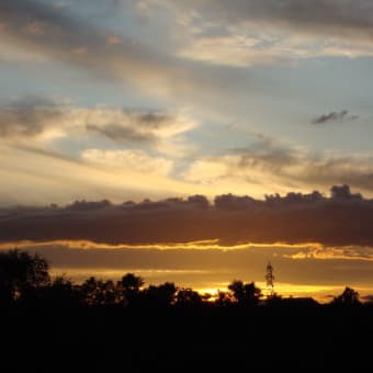 夕焼けまでもう少しの空