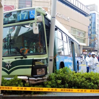 四条河原町で市バス事故３人けが  京都