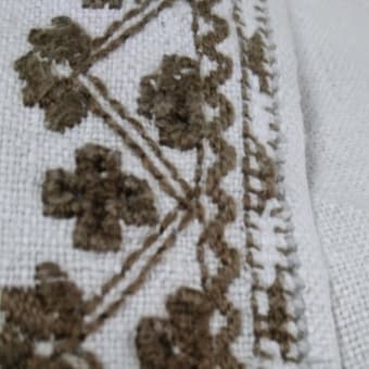 ヴィンテージリネンのウクライナ刺繍ワンピース　本番用