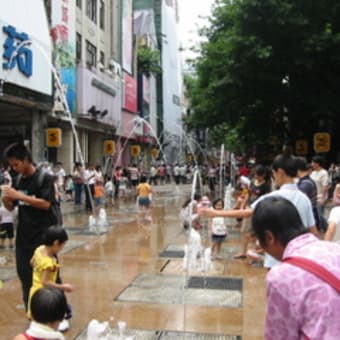 夏の北京路道路噴水-42