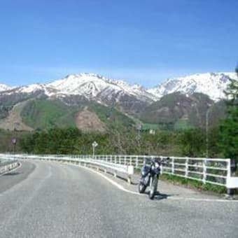 快晴の白馬　日本の道百選「白馬山麓の道」