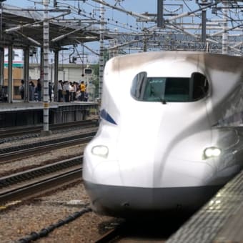 岐阜羽島駅のディズニー新幹線 ＆ ドクターイエロー