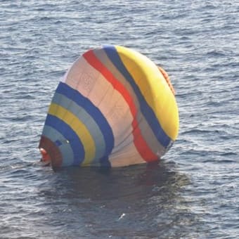尖閣:熱気球で上陸図る？　中国人の男を海上で救助