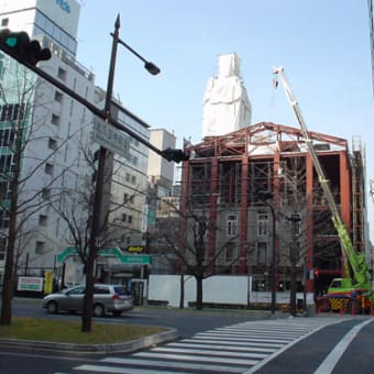 ハリボテの建物、みたいなもの