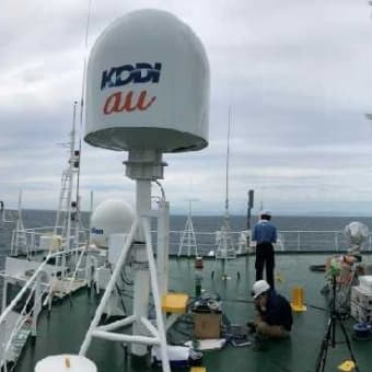 KDDIが日本初、被災地に「船舶型基地局」　