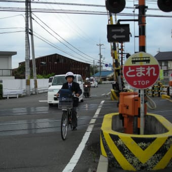 車道を自転車で通学するのは非常に危険。