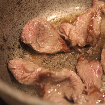 ディーリャさんの炊飯器で作るプロフ。完成までの道。