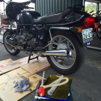 春の恒例行事 R100のオイル交換してみた。