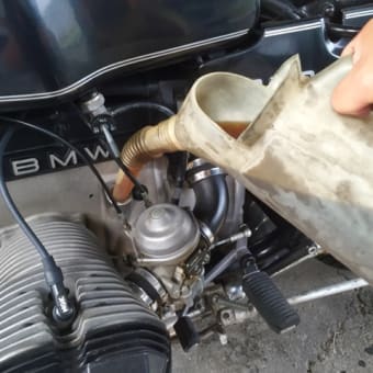 春の恒例行事 R100のオイル交換してみた。