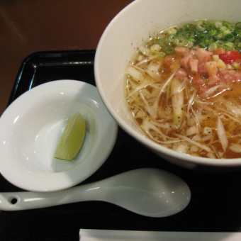 ちゃぶ屋　とんこつらぁ麺chabuton　ベーコンとズッキーニの洋風コンソメらぁ麺