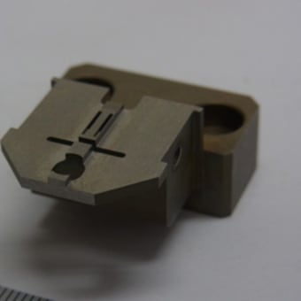 0.5mm幅の溝加工
