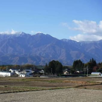 山梨県北杜市からの鳳凰三山～甲斐駒ヶ岳