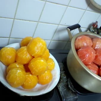 ピンクグレープフルーツとオレンジ