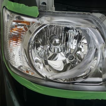 車の手入れ　ヘッドライト磨き