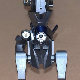TRANSFORMERS OPTIMUSPRIME 第４号『８ year old’s feet』