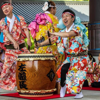 笑う・踊る・・・・・。