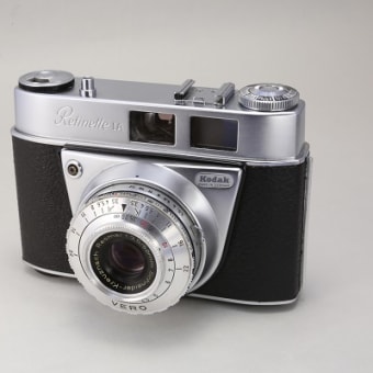 懐かしきフィルムカメラのエプロンデザイン