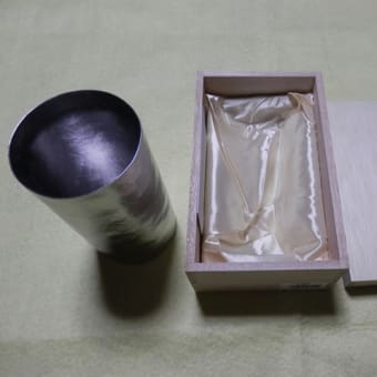 真空チタンカップで氷の融け具合実験