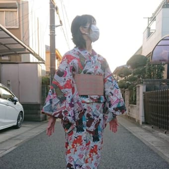 I made a kimono out of western clothing fabric.洋服生地で着物を作りました。