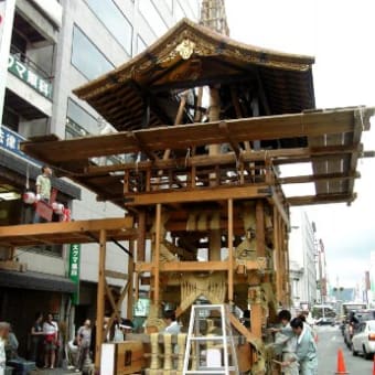 祇園祭、、、、鉾建て２日目。だいぶ形になってきた。