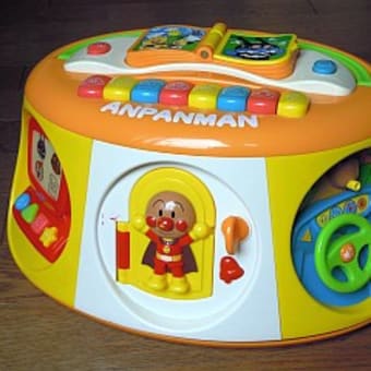アンパンマンの知育玩具　よくばりボックスDX