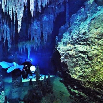 徳之島の天城町浅間に日本最大級の海底鍾乳洞　でも水中では鍾乳洞はできない