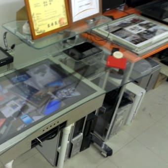タッチパネルデジタルサイネージハードウェアshowroom展示製品