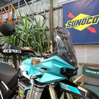 KOVE 800X-RALLY に、新製品のアシストサイドグリップを取付けてみました！持ち手が増えて安心ですね！
