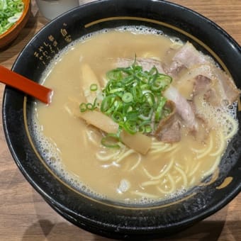 とんこくラーメン　うま屋