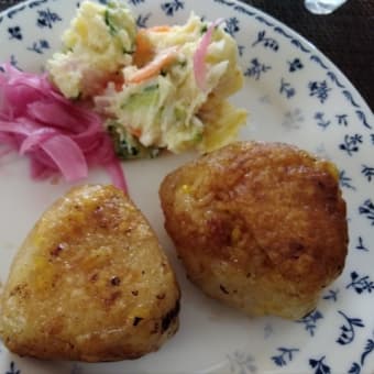 とうもろこしご飯と焼きおにぎりと豚肉軟骨煮込み