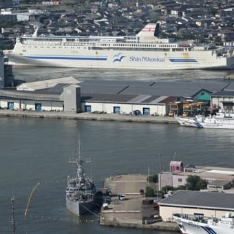 米軍掃海艇寄港