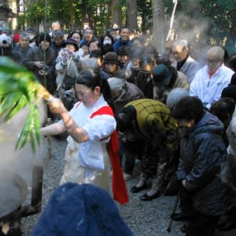湯立ての舞い（二見鋭の神社）