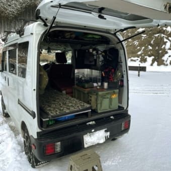 雪山車中飯。