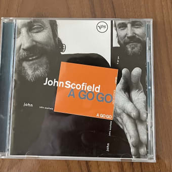 ファンキーなjazzで散歩　秋空　イケイケ　john scofield A GO GO