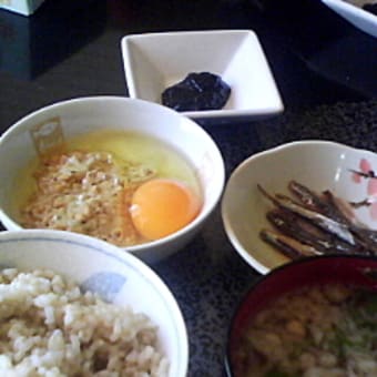 玄米と納豆の和風朝ご飯