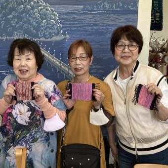 大阪から４人の姉妹が織りを習う