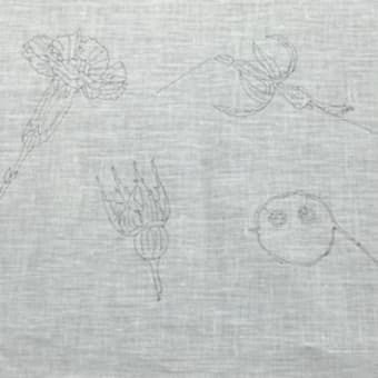 花の刺繍サンプラー後半「ローズヒップ」1