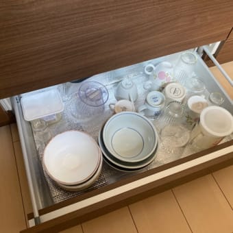 食器の引き出しを整理整頓｜メルカリで買ったティポット 