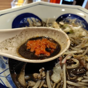 界隈・リンガーハット で 限定麺・ブラックちゃんぽん