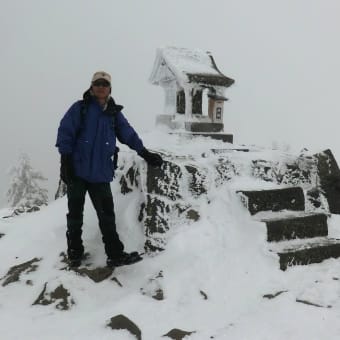 根子岳スキー登山　登頂記念撮影　（毎回必ずしも撮影ではない）
