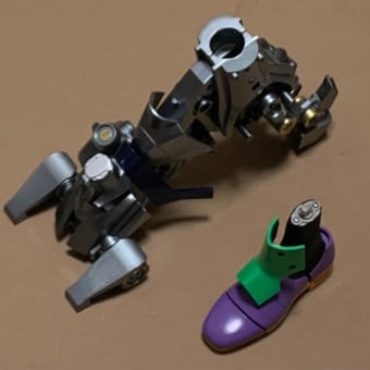 TRANSFORMERS OPTIMUSPRIME 第４号『８ year old’s feet』